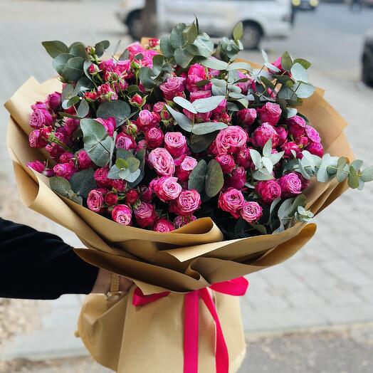 Букет из кустовых роз Яркий акцент