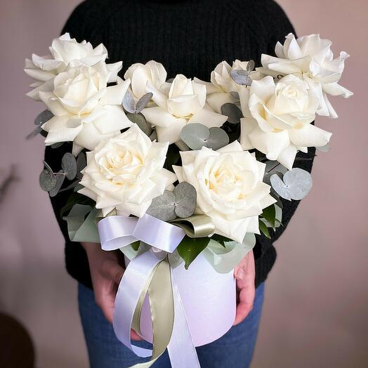 Белые розы в боксе