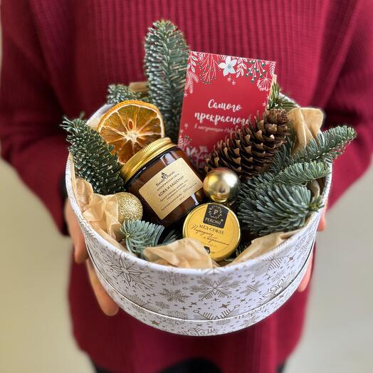 Подарочный набор с ароматической свечой и мёдом