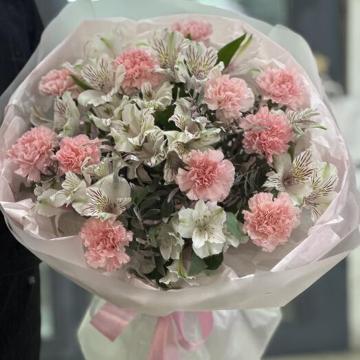 Bouquet of dianthus and alstroemeria