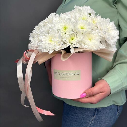 A composition of white chrysanthemums in a hatbox