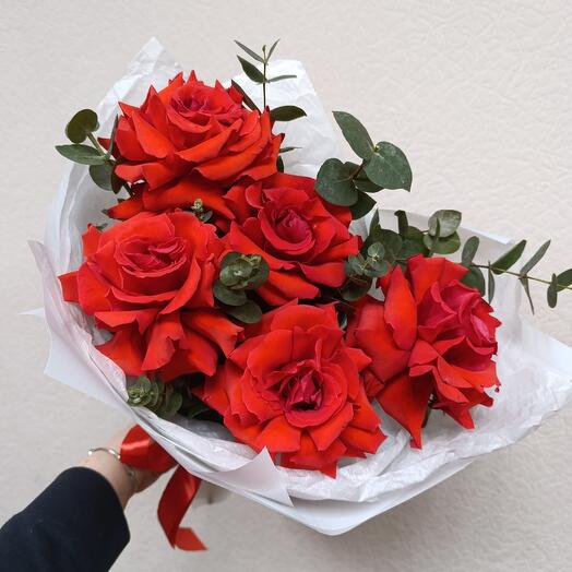 Коралловые французские розы