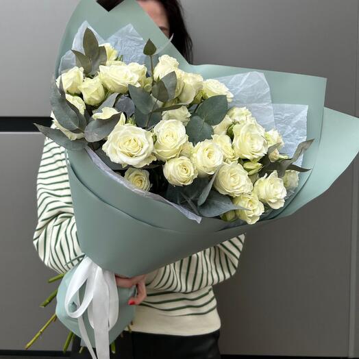 Букет из кустовых роз «Пленительный взгляд»