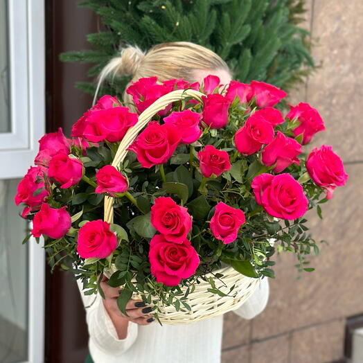 Корзина с розами