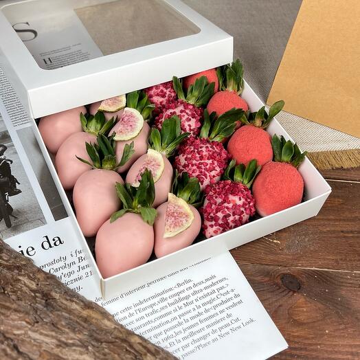 Клубника в шоколаде «Pink» 16-25 ягод