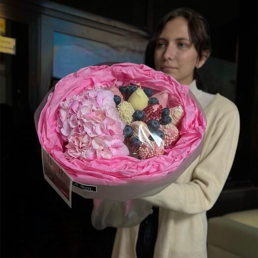 Букет из клубники в шоколаде pink