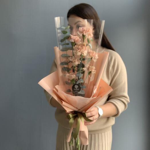 Bouquet with peach dianthus 7 pieces