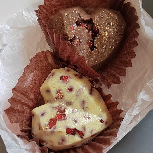 Гранат в шоколаде (белый, молочный) 2 шт