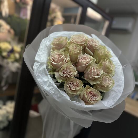 Букет с розовыми розами
