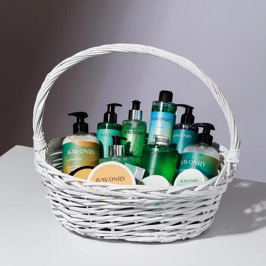 Подарочная корзина "Древесная Свежесть"