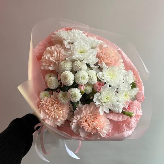 Delicate bouquet with dianthus and chrysanthemum