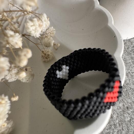 Кольцо из бисера двустороннее Сердечки