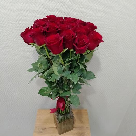 25 красных роз