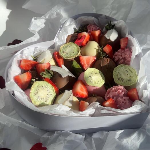 Нежное сердце клубника в шоколаде