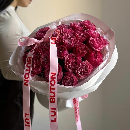 25 пионовидных роз сорта Country Blue