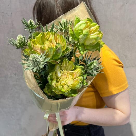 Экзотический стойкий букет с розой Вегги и энингиумом