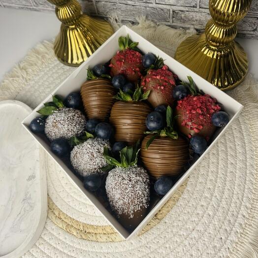 Клубника в шоколаде "Berry day" 9шт