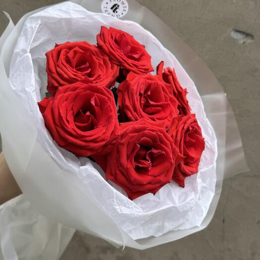 Розы алые