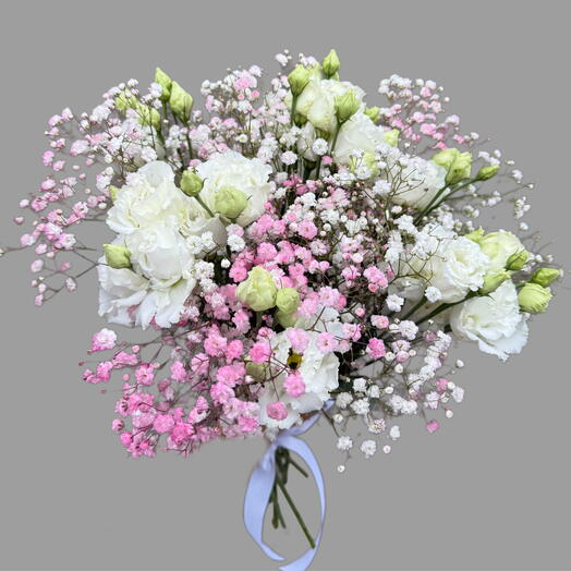 Csokor gypsophilával és eustomával