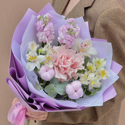 Нежный букет с орхидеей и французской розой