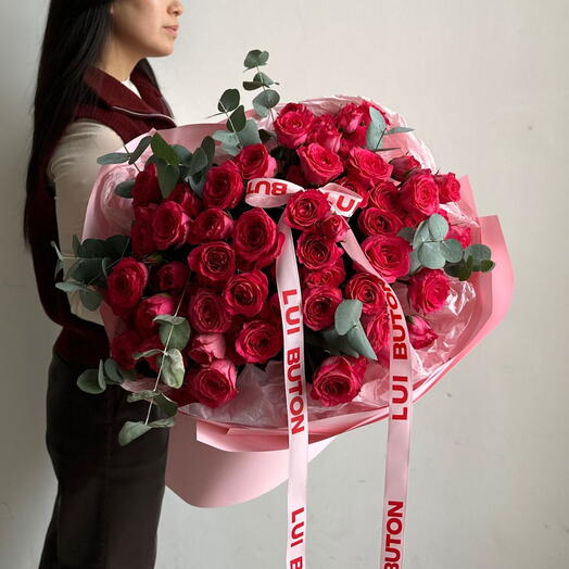 Букет "19 ярких кустовых роз"