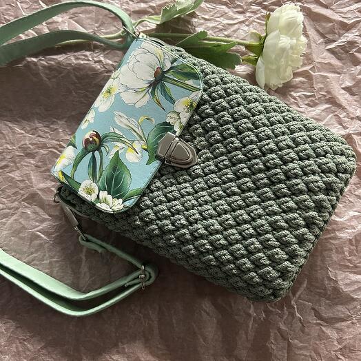 Сумка вязаная ручной работы мята с принтом