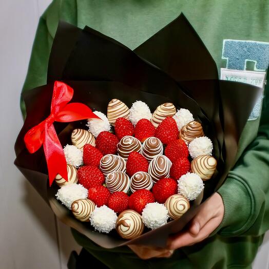 Bouquet of strawberries in chocolate "Chic"