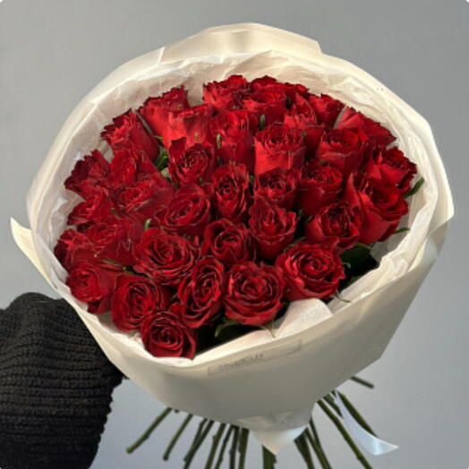 Красные розы 35 штук