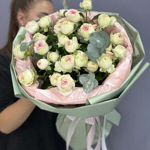 Букет кустовых пионовидных роз