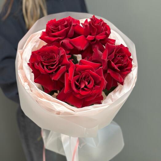 Красные французские розы