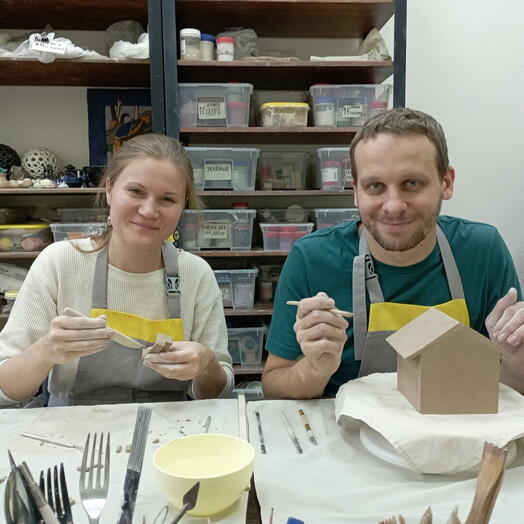 Подарочный сертификат «Свидание на гончарном круге или за ручной лепкой» (1 час 30 минут, 2 человека)