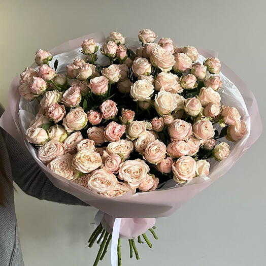 Букет из 19 кустовых роз