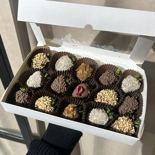 Набор клубники в шоколаде 15 штук