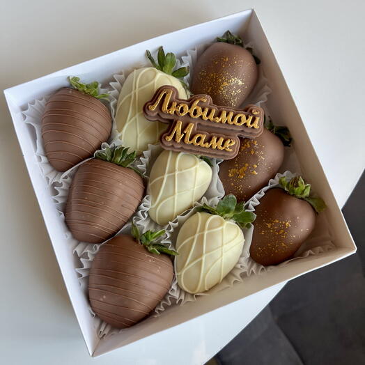 Клубника в шоколаде для мамы 9шт ассорти