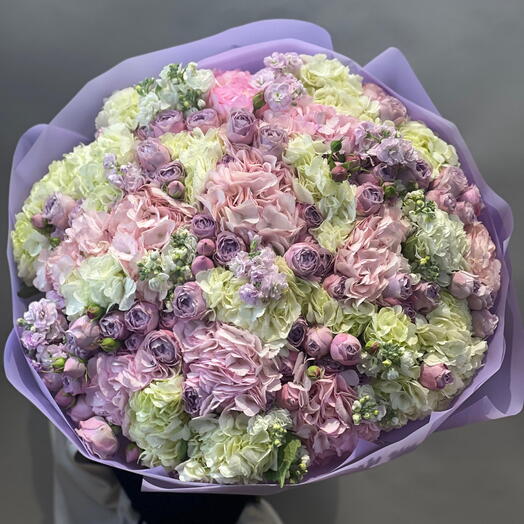 Букет в сиреневых тонах фиолетовый букет для мамы и жены
