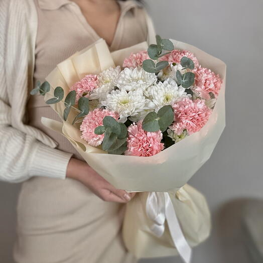 Пушистая хризантема и розовые диантусы 💗