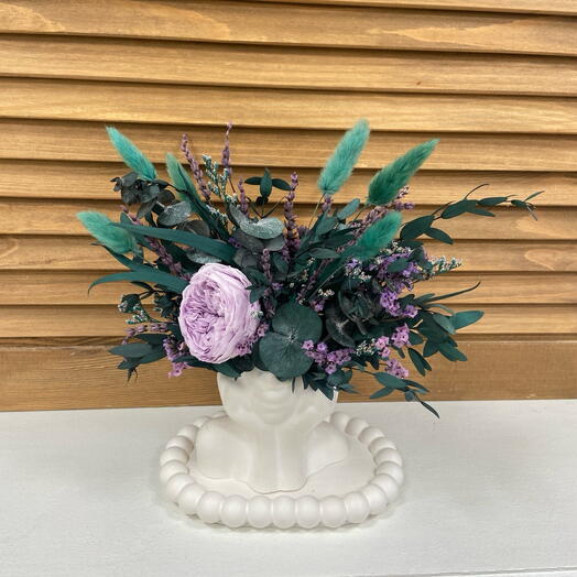 Композиция девочка из стабилизированных цветов «Спокойствие»