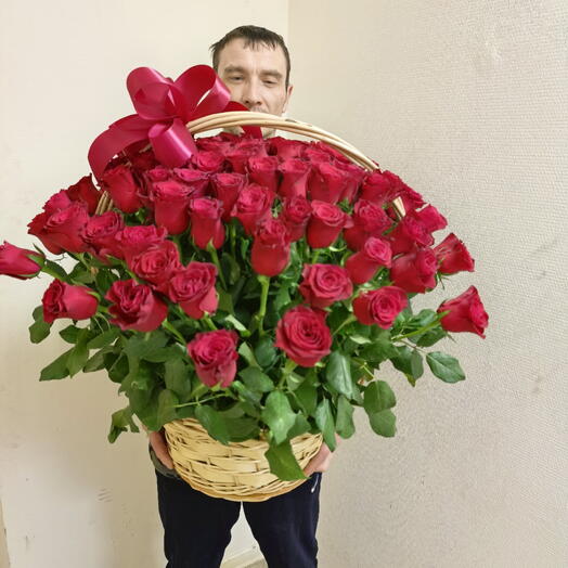 Розы 101 штука в корзине