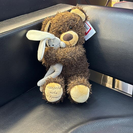 Медведь с зайцем