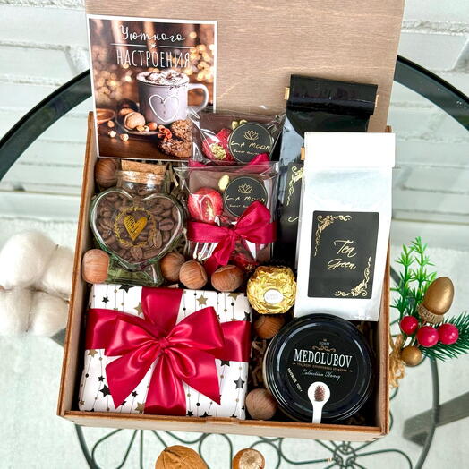 Премиум набор на Новый Год «ТЫ в моем сердце!» с ароматным чаем, бельгийским шоколадом, мёдом-суфле и кофе в зёрнах