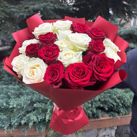 ВАУ букет из белой и красной розы😍