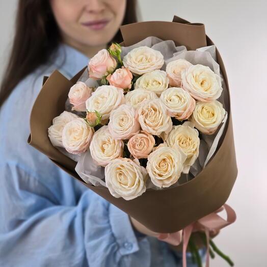 Букет из 5 веточек пионовидных кустовых роз Бомбастик