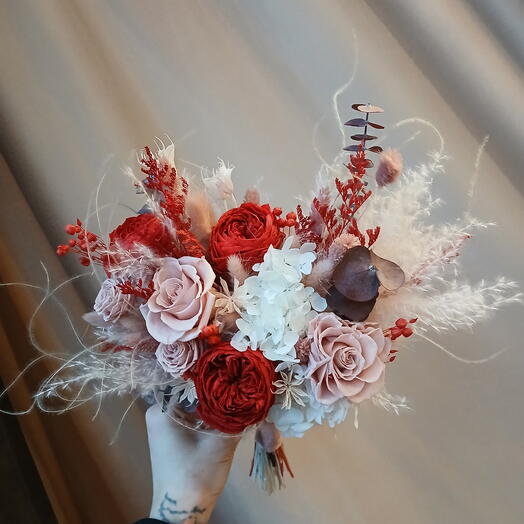 Букет из стабилизированных цветов и сухоцветов "Сердце"