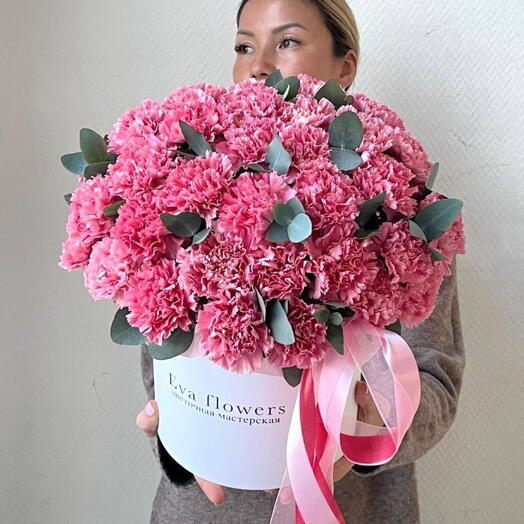 Диантусы розовые в коробке, размер М