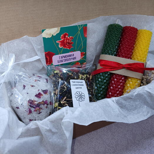 Подарочный набор с чаем, свечами, солью для ванн с лепестками роз. Любимой / девушке / жене / коллеге / маме