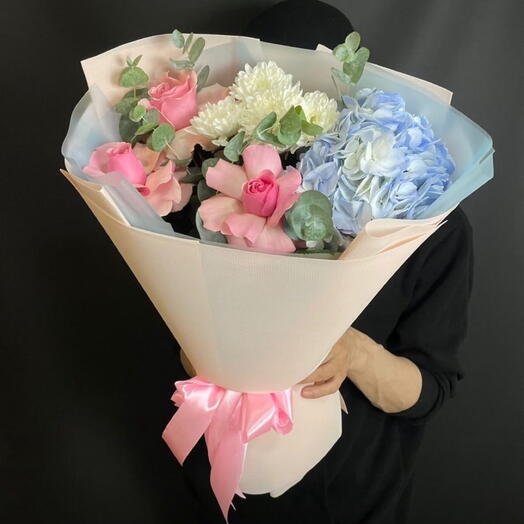 Букет с гортензией