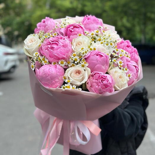 Букет трио с пионами Сара Бернар
