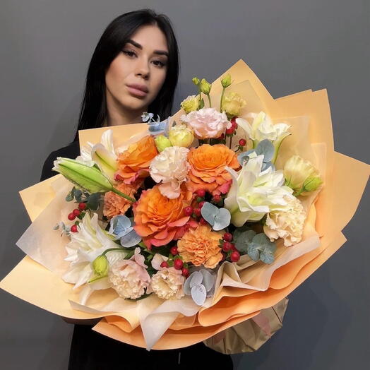 Бомбическое сочетание цветов в букете с ароматной лилией