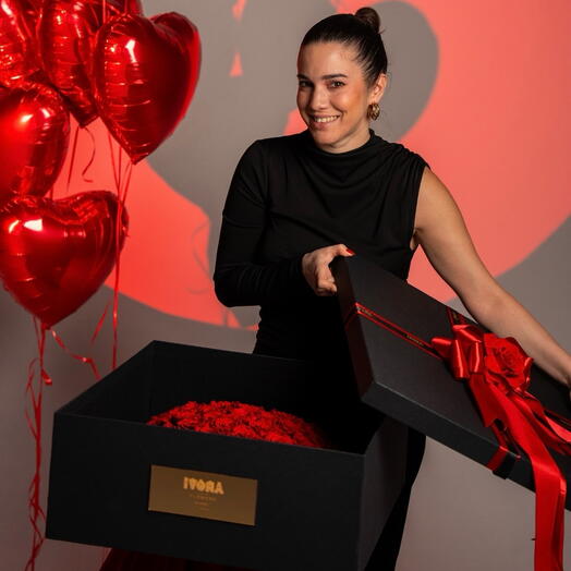Gift box red roses