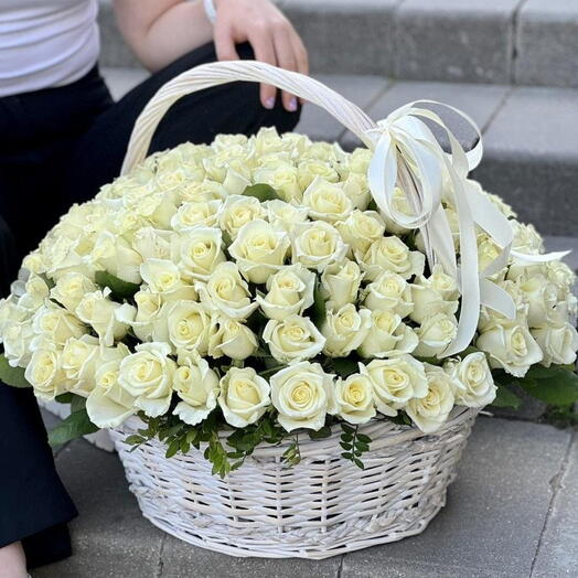 Корзина из роз "Медовый месяц"
